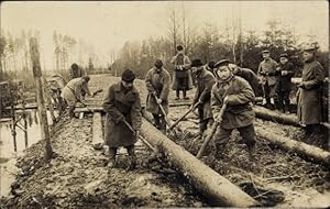 Foto Ansichtskarte / Postkarte Russische Kriegsgefangene bei der Arbeit, I WK