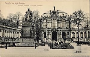 Bild des Verkufers fr Ansichtskarte / Postkarte Dresden Altstadt, Kniglicher Zwinger, Denkmal Friedrich August der Gerechten zum Verkauf von akpool GmbH