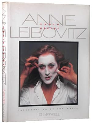 Immagine del venditore per ANNIE LEIBOVITZ: PHOTOGRAPHS venduto da CHARTWELL BOOKSELLERS