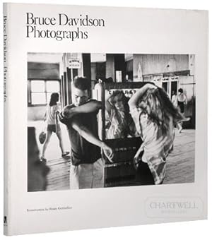 Immagine del venditore per BRUCE DAVIDSON PHOTOGRAPHS -Signed First Edition- venduto da CHARTWELL BOOKSELLERS