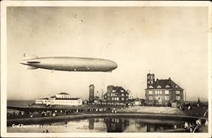 Ansichtskarte / Postkarte Cuxhaven in Niedersachsen, Luftschiff LZ 127 Graf Zeppelin über der Stadt