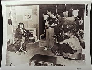 Bild des Verkufers fr Love and Hisses 8 X 10 Candid Still 1937 Joan Davis and Bert Lahr! zum Verkauf von AcornBooksNH