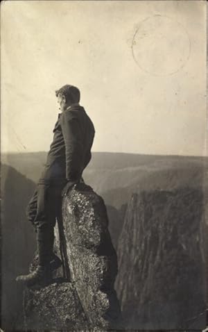 Foto Ansichtskarte / Postkarte Bergsteiger, Bergspitze, Berglandschaft