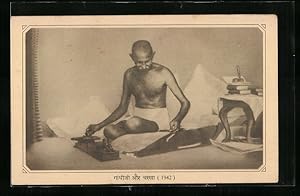 Ansichtskarte Mahatma Gandhi auf seinem Bett sitzend, Friedensbewegung