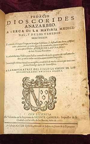 Image du vendeur pour A cerca de la materia medicinal, y de los venenos mortiferos. Traducidos de lengua Griega, en la vulgar Castellana,  ilustrado con claras, y sustanciales Anotaciones, y con las figuras de innumerables plantas exquisitas, y raras, por el Doctor Andres de Laguna, Medico de Iulio Tercero Pont. Max. mis en vente par LLIBRERIA RODES