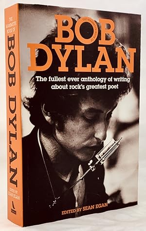 Bild des Verkufers fr The Mammoth Book of Bob Dylan: The Fullest Ever Anthology of Writing About Rock's Greatest Poet zum Verkauf von Zach the Ripper Books