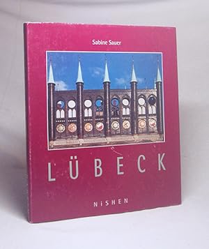 Imagen del vendedor de Lbeck / fotogr. von Sabine Sauer. Texte von Jonas Geist. Mit einem Vorw. von Bjrn Engholm und einem Geleitw. von Michael Bouteiller. [bers. ins Engl. Michael Robinson (Texte) ; Carol Ann Fiedler-Rathfelder (Bildlegenden und Anh.)] a la venta por Versandantiquariat Buchegger