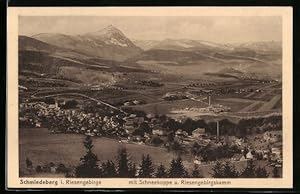 Ansichtskarte Schmiedeberg im Riesengebirge, Totalansicht mit Schneekoppe und Riesengebirgskamm