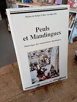 Seller image for Peuls et Mandingues : Dialectiques des constructions identitaires for sale by Librairie la Manufacture