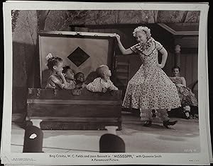 Imagen del vendedor de Mississippi 8 x10 Still 1935 Joan Bennett smiles at four happy kids in trunk! a la venta por AcornBooksNH