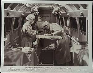 Bild des Verkufers fr The Man Who Found Himself 8 x 10 Still 1937 doctor operating on a flying hospital! zum Verkauf von AcornBooksNH
