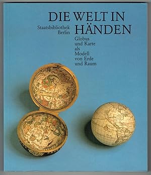 Bild des Verkufers fr Die Welt in Hnden. Globus und Karte als Modell von Erde und Raum. [Ausstellung Berlin, Staatbibliothek Preuischer Kulturbesitz, 11. November 1989 bis 13. Januar 1990]. Mit Beitrgen von Franz Adrian Dreier u.a. (= Staatsbibliothek Preuischer Kulturbesitz. Ausstellungskataloge 37). zum Verkauf von Antiquariat Dietmar Brezina