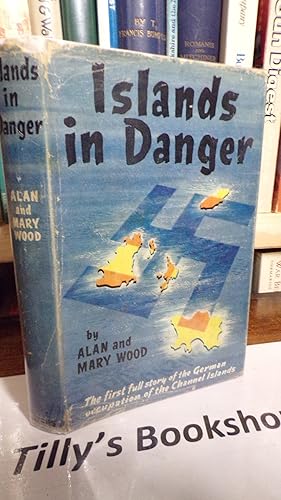 Imagen del vendedor de Islands In Danger a la venta por Tilly's Bookshop