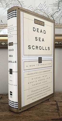 Image du vendeur pour The Dead Sea Scrolls: A New Translation mis en vente par CARDINAL BOOKS  ~~  ABAC/ILAB