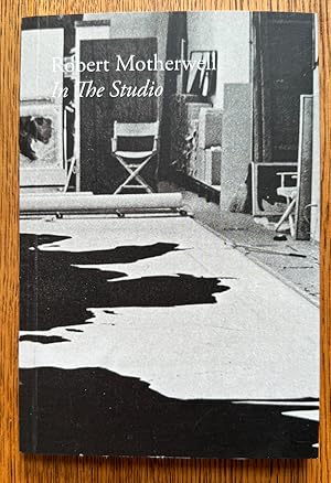 Image du vendeur pour Robert Motherwell: In the Studio (BERNARD JACOBSO) mis en vente par Garden City Books