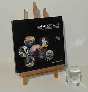 Seller image for Realms of light : uses and perceptions of the magic lantern from the 17th to the 21st century : an illustrated collection of essays by 27 authors from six countries. The Magic Lantern Society, 2005. for sale by Mesnard - Comptoir du Livre Ancien