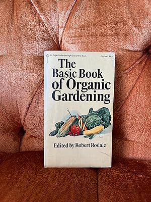 Immagine del venditore per The Basic Book of Organic Gardening venduto da GracesGreatBooks