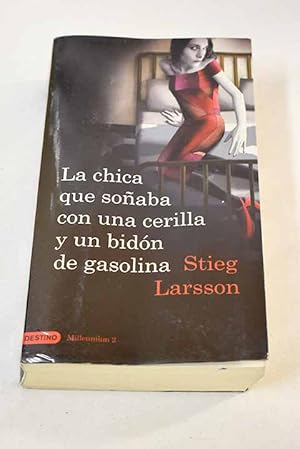 Imagen del vendedor de La chica que soaba con una cerilla y un bidn de gasolina a la venta por Alcan Libros