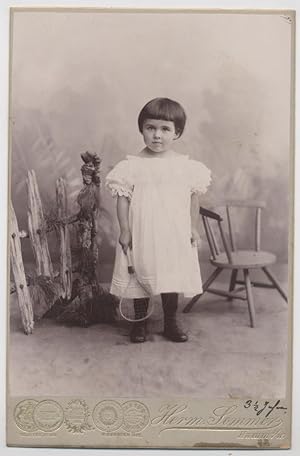 Fotografia originale di bambina con racchetta realizzata dallo studio Herm Sommer di Hamm Gas Str...