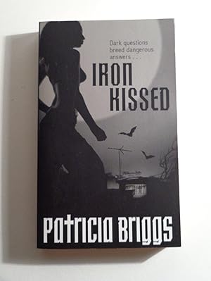 Immagine del venditore per Iron Kissed: Mercy Thompson, book 3 venduto da Timbo's Books & Collectables