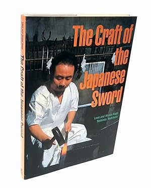 Image du vendeur pour The Craft of the Japanese Sword. With photographs by Tom Kishida. mis en vente par Antiquariat Dennis R. Plummer