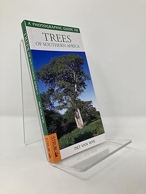 Immagine del venditore per Southern African Trees: a Photographic Guide venduto da Southampton Books