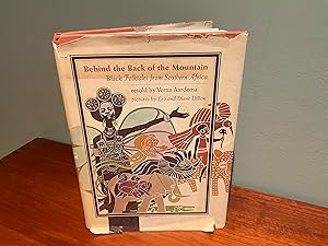 Image du vendeur pour Behind the Back of the Mountain: Black Folktales from Southern Africa mis en vente par Friends of the Curtis Memorial Library