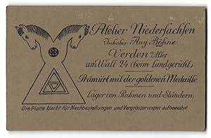 Bild des Verkufers fr Fotografie Atelier Niedersachsen Aug. Bhne, Verden / Aller, am Wall 24, Wappen mit Pferdekpfen im Dreieck zum Verkauf von Bartko-Reher