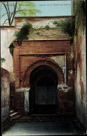Imagen del vendedor de AK Granada Andalusien Spanien, Alhambra, Innenraum des Tors der Gerechtigkeit a la venta por akpool GmbH