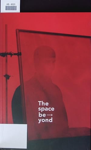 Imagen del vendedor de The space be?yond. [photography deals with the tension between the immediacy of its detailed surface and that which cannot be seen: the space beyond ; five emerging photographers experiment with photographic/non-photographable space ; on the occasion of the Exhibition The Space Beyond, The Camera Club of New York (CCNY)]. a la venta por Antiquariat Bookfarm