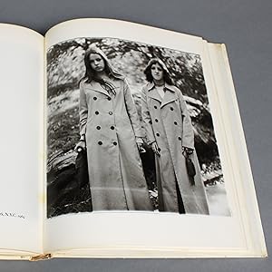 Immagine del venditore per Diane Arbus, An Aperture Monograph venduto da VintagePhotoBooks