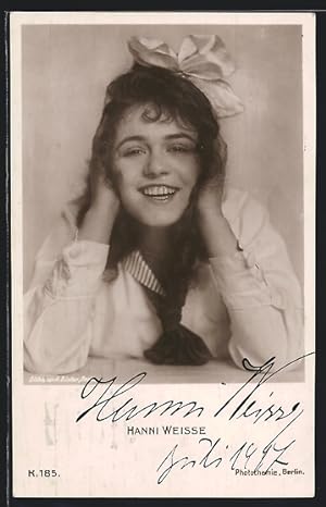 Ansichtskarte Schauspielerin Hanni Weisse mit schöner Haarschleife, mit original Autograph