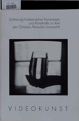 Imagen del vendedor de Katalog der Sammlung Videokunst aus dem Besitz der Kunsthalle zu Kiel. a la venta por Antiquariat Bookfarm