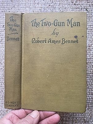 THE TWO-GUN MAN