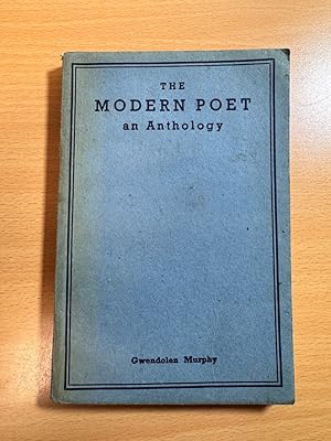 Imagen del vendedor de The Modern Poet a la venta por Quality Books UK
