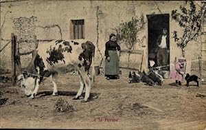 Ansichtskarte / Postkarte Französischer Bauernhof, Ehepaar, Kind, Hühner, Kuh