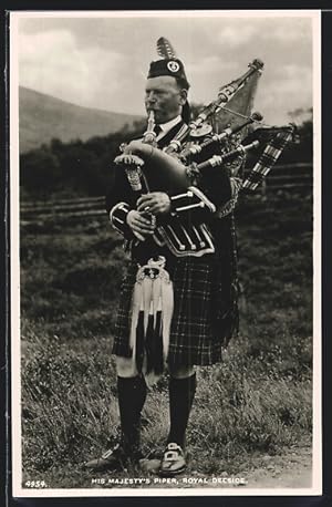 Postcard His Majesty`s Piper, Royal Deeside, Schotte mit Dudelsack