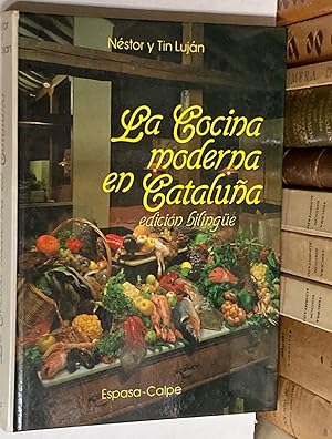 Imagen del vendedor de La cocina moderna en Catalua. Edicin bilinge. a la venta por LIBRERA DEL PRADO