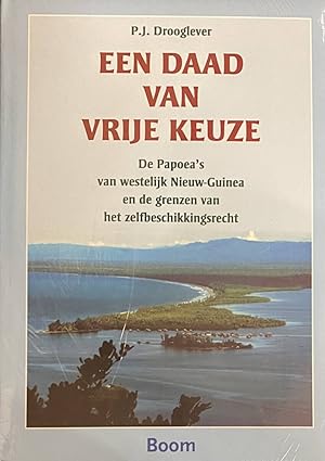 Bild des Verkufers fr Een daad van vrije keuze. De Papoea's van westelijk Nieuw-Guinea en de grenzen van het zelfbeschikkingsrecht zum Verkauf von Antiquariaat Schot