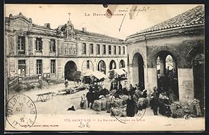 Carte postale Saint-Lys, La halle et l`hôtel de ville