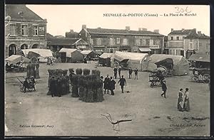 Carte postale Neuville-de-Poitou, La Place du Marché