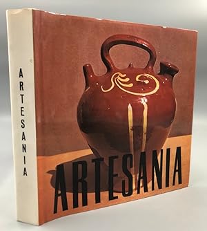 Seller image for Artesania / Craftmanship / Art Populaire / Volkskunst. In der Reihe der Ediciones Poligrafa. Viersprachige Ausgabe (ES/D/E/FR) for sale by Antiquariat an der Linie 3