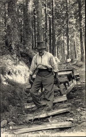 Ansichtskarte / Postkarte Gerardmer, Mann zieht Schlitten mit Holz, Wald, Holzstücke