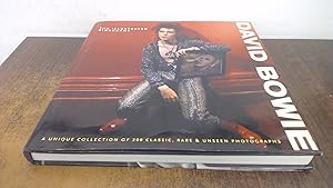 Bild des Verkufers fr David Bowie: The Illustrated Biography: A Unique Collection of 200 Classic, Rare and Unseen Photograph zum Verkauf von BoundlessBookstore