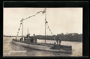 Ansichtskarte U-Boot Deutschland mit Flaggengala zur See stechend