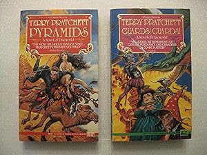 Imagen del vendedor de Terry Pratchett Novels of Discworld Two (2) Paperback Book Lot, including: Pyramids, and; Guards! Guards! a la venta por Clarkean Books
