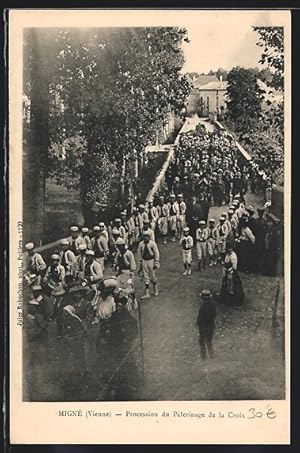 Carte postale Migné, Procession du Pélerinage de la Croix