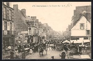 Carte postale Pontorson, La Grande Rue, Markttag im Ortskern