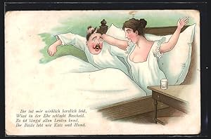 Ansichtskarte Ehefrau zieht ihren Mann im Bett an den Haaren
