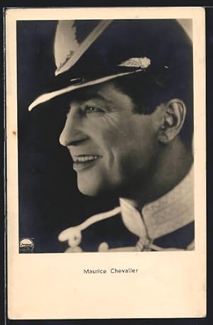 Ansichtskarte Schauspieler Maurice Chevalier, lächelnd in Uniform